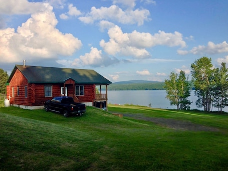 House | 3 bedrooms. Awesome - Snowmobile Ice Fishing