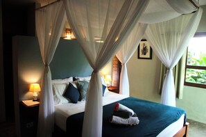 Deluxe Double Room | Individually decorated, individually furnished, travel crib, free WiFi - CHILL MANGO (Paracuru)