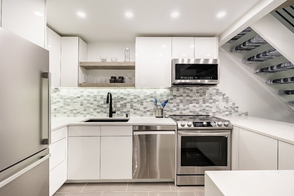 State of the art wave smart faucet, wave once to turn on, wave again to turn off