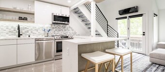 Modern & Unique Pearl street condo