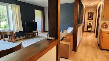 Smart TV, chimenea, videojuegos y tenis de mesa