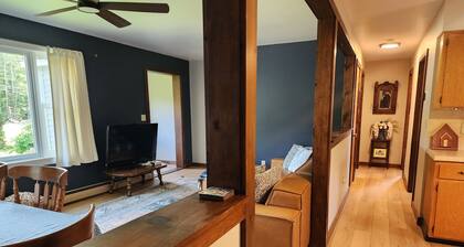 Riverfront, family fun, amazing rec room, close to Magic & Okemo