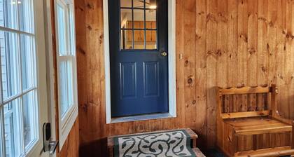 Riverfront, family fun, amazing rec room, close to Magic & Okemo