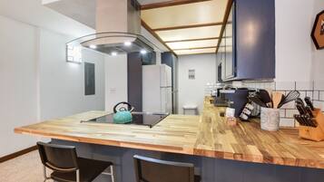 Condo, Multiple Beds, Balcony | Private kitchen | Fridge, microwave, oven, stovetop