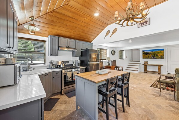 Micro-ondes, four, plaque de cuisson