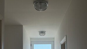 A narrow hallway with a door leading to a balcony overlooking the sea. - Extraordinary panoramic  (Bastia)