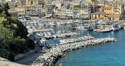 Magnifique T3 85 M2 Vue panoramique sur la mer et les toits de Bastia.