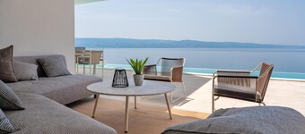 Beautiful home in Omis with kitchen