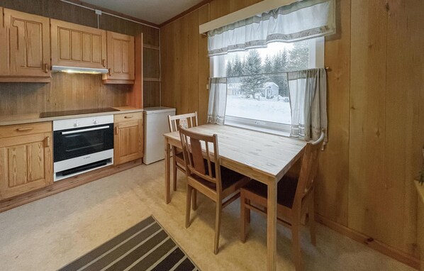 Fridge, dishwasher, coffee/tea maker