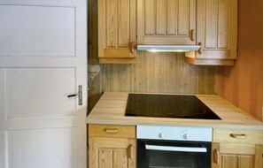 Fridge, dishwasher, coffee/tea maker