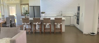 LARGE LODGE STYLE RESIDENCE