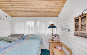 3 bedrooms, iron/ironing board, travel cot, free WiFi