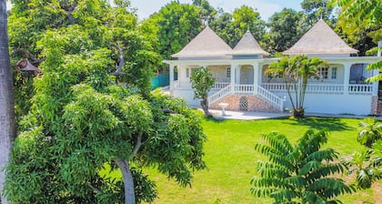 Gated villa 10 min from airport, near Sandals & Riu