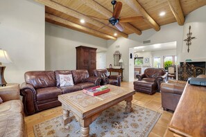 Smart TV - Casa Coralina - A hidden treasure in Tanque Verde Valley (Tucson)