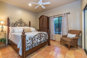 5 bedrooms, desk, iron/ironing board, travel crib