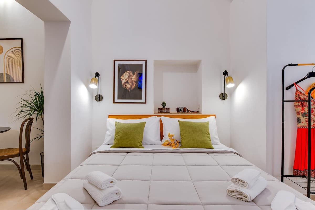Deluxe Room | Premium bedding, down duvets, minibar, laptop workspace