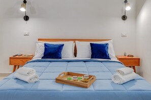 Ropa de cama de alta calidad, cubrecamas y minibar 