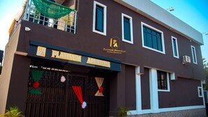 A modern building with a sign for 'Platinum Apartelle Service Apartment'. - Platinum Apartelle  (Benin City)