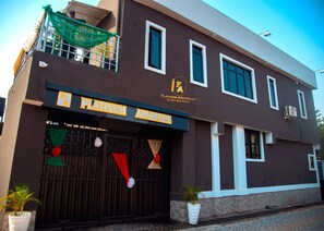 Fachada de la propiedad