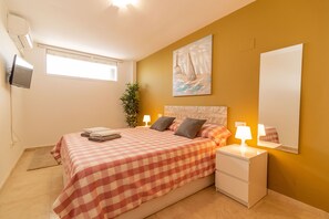 4 bedrooms, in-room safe, desk, iron/ironing board