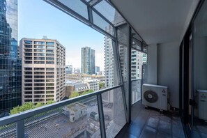 Apartamento básico, 2 camas de matrimonio | Jardines del alojamiento