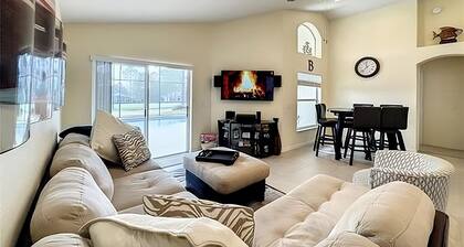 Luxury Golf Villa with Private Pool & Stunning Sunny Southern exposure all day!