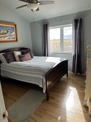 5 habitaciones, caja de seguridad en la habitación y escritorio 