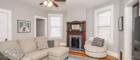 Condo, 1 King Bed, Kitchen, Garden View | Living area | 40-inch TV with digital channels