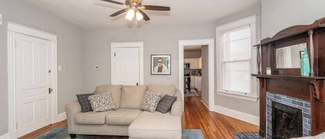 Condo, 1 King Bed, Kitchen, Garden View | Living area | 40-inch TV with digital channels