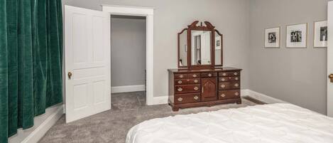 Condo, 1 King Bed, Kitchen, Garden View