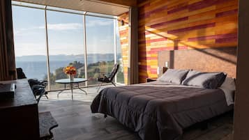 2 bedrooms, bed sheets