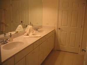Bathroom - Condo in Fort Myers (Fort Myers)