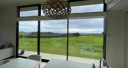 Seaview Bach - 5 mins drive from Goat Island!
