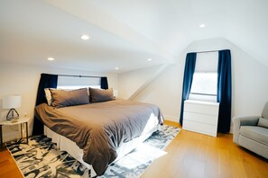 3 bedrooms, desk, iron/ironing board, travel crib - Modern Luxury in Heart of Zilker (Austin)