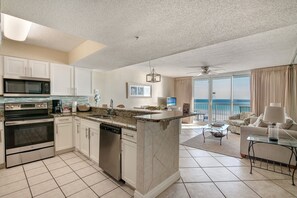 Condo, 1 Bedroom | Private kitchen | Fridge, oven, coffee/tea maker, toaster