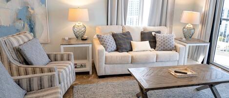 Apartamento, 3 habitaciones | Zona de estar | Una Smart TV, servicios de streaming