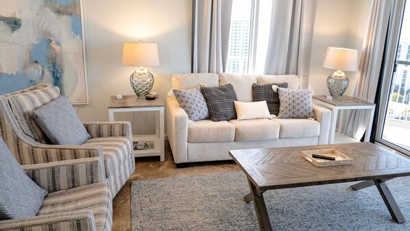 Condo, 3 Bedrooms | Living area