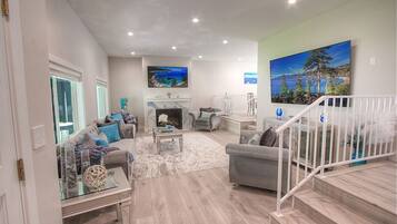 House, 4 Bedrooms | Living area