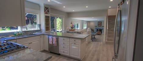 ハウス 4 ベッドルーム | 専用キッチン | 冷蔵庫、コーヒー / ティーメーカー、トースター