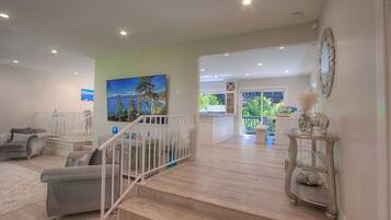 House, 4 Bedrooms | Living area