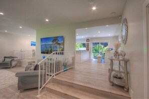 House, 4 Bedrooms | Ruang tamu