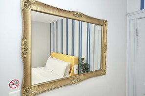 5 habitaciones, tabla de planchar con plancha, wifi y ropa de cama 