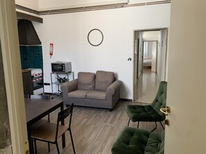 Apartment | 3 bedrooms - Faenza 79 Apartment in Firenze (Florence)