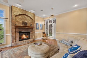 Smart TV, fireplace, ping pong, books