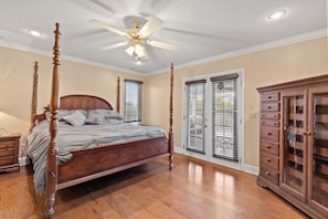 4 bedrooms, desk, iron/ironing board, free WiFi