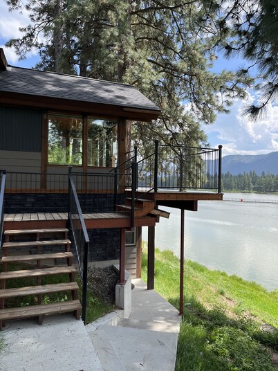 Waterfront Cabin in the center of Thompson Falls!!