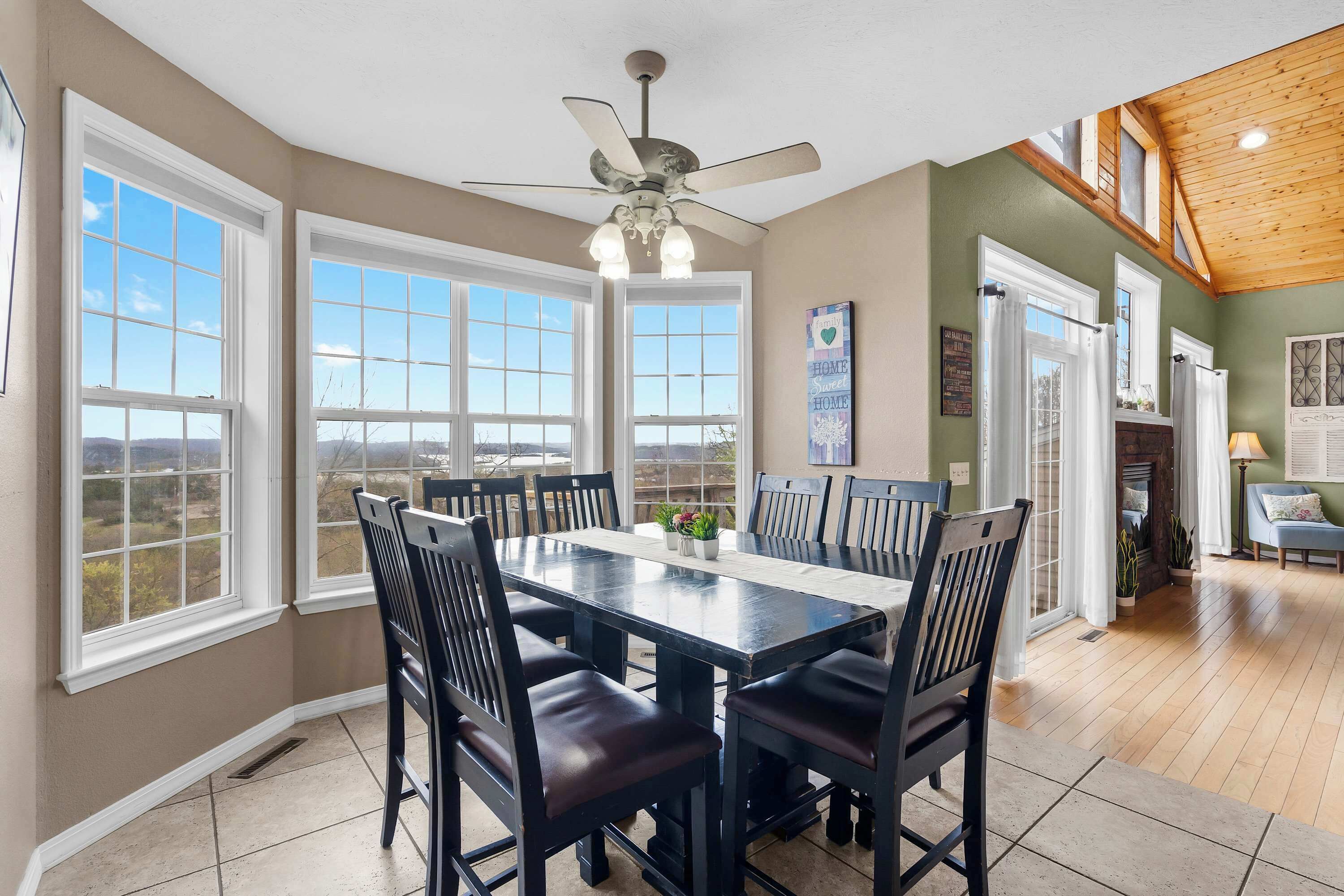 House, Multiple Beds, Patio, Mountain View (The Greenview Manor) | Dining