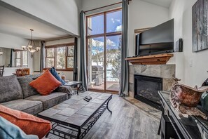 TV, fireplace, stereo