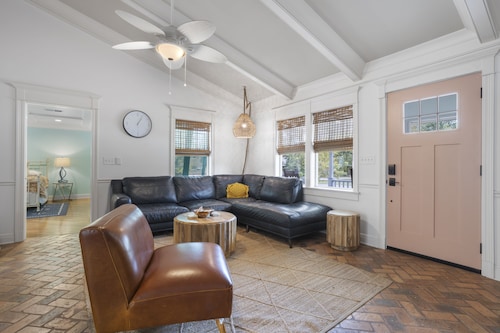 3BR w/private heated POOL! Close to the Beach! Coastal Pool Retreat