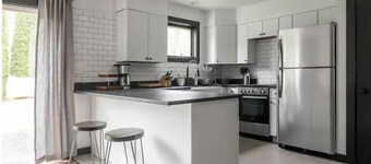 Renovated 4 BR 3 BA Barn; 30 mins to Hudson, 15 mins to the Berkshires! 